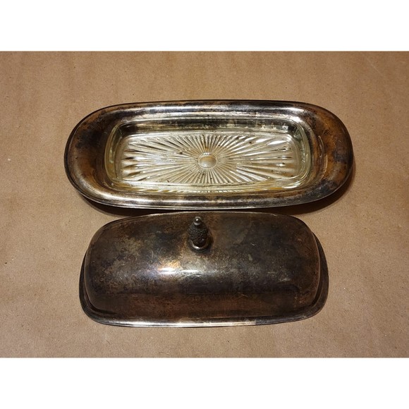 Vintage WM Rogers Silverplate Butter Dish with Glass Insert - Picture 2 of 10